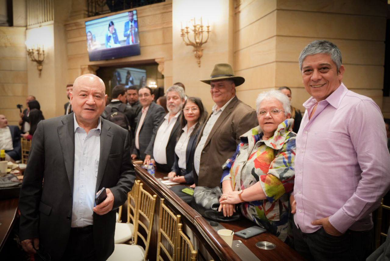 La deuda pendiente de la apertura democrática en Colombia