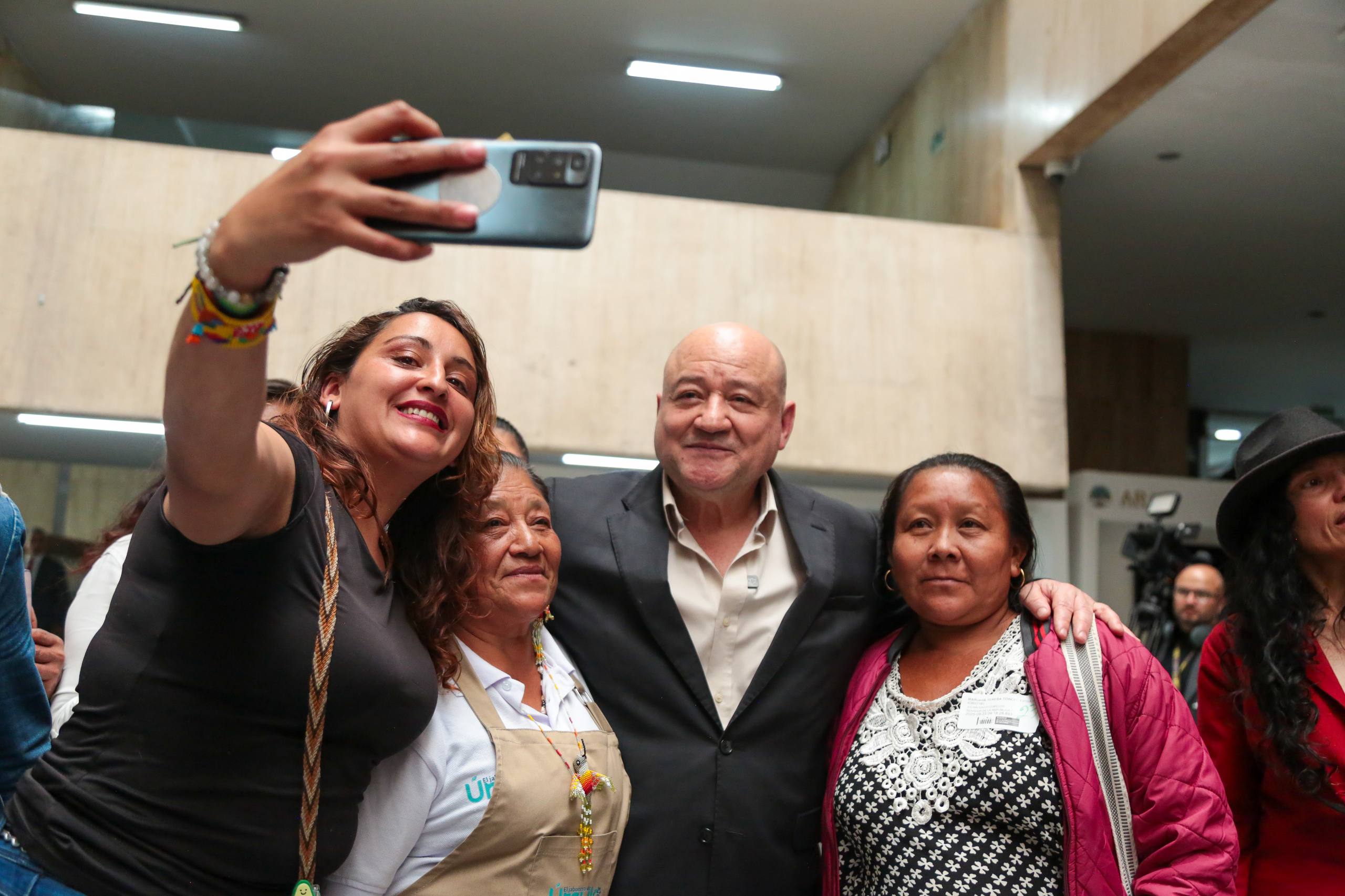 Artesanías Colombia
Senador Julian Gallo